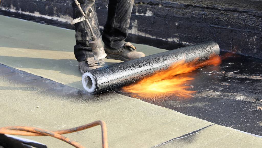 Professional flat roof installation on commercial building in Collingwood by CANAM Roofing